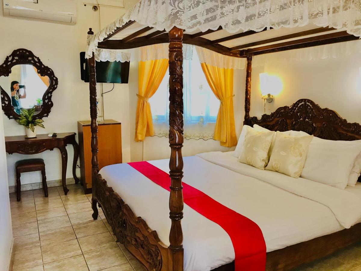 Dolce Vita Hotel Puerto Princesa Esterno foto