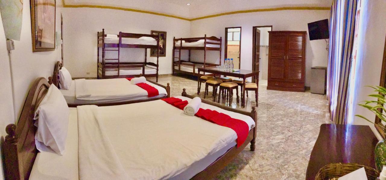 Dolce Vita Hotel Puerto Princesa Esterno foto