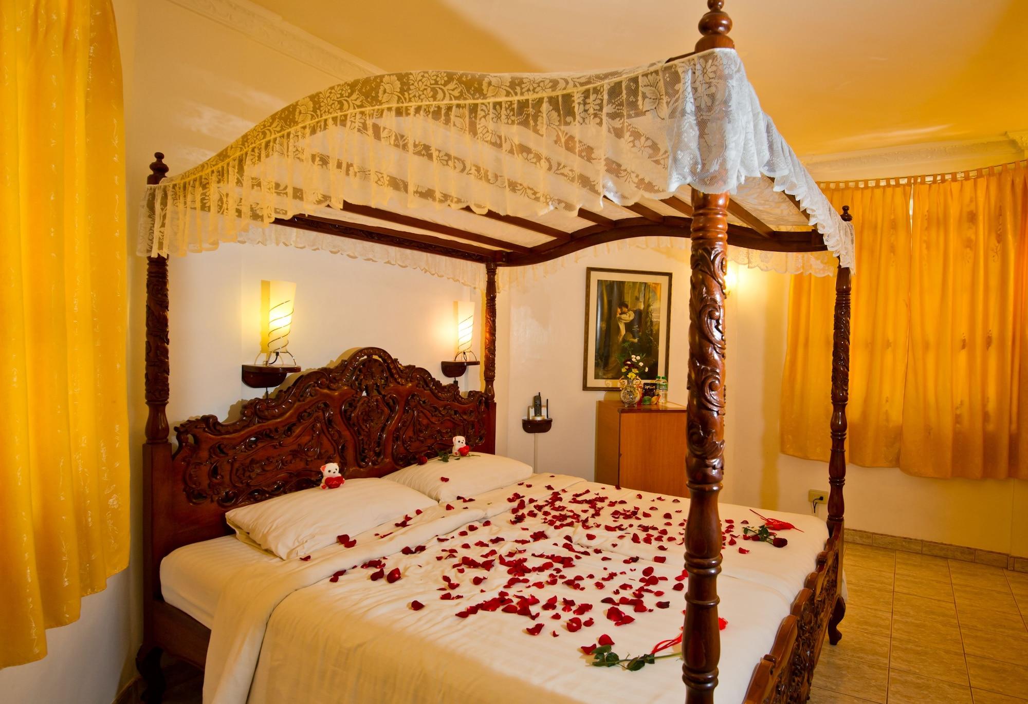 Dolce Vita Hotel Puerto Princesa Esterno foto