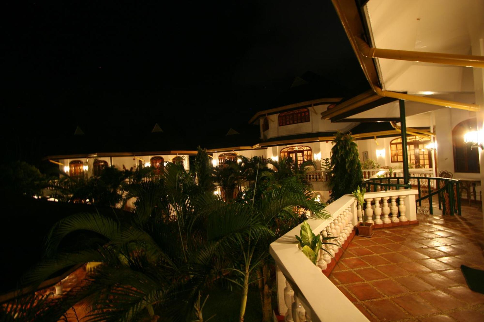 Dolce Vita Hotel Puerto Princesa Esterno foto