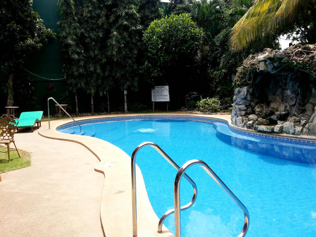 Dolce Vita Hotel Puerto Princesa Esterno foto